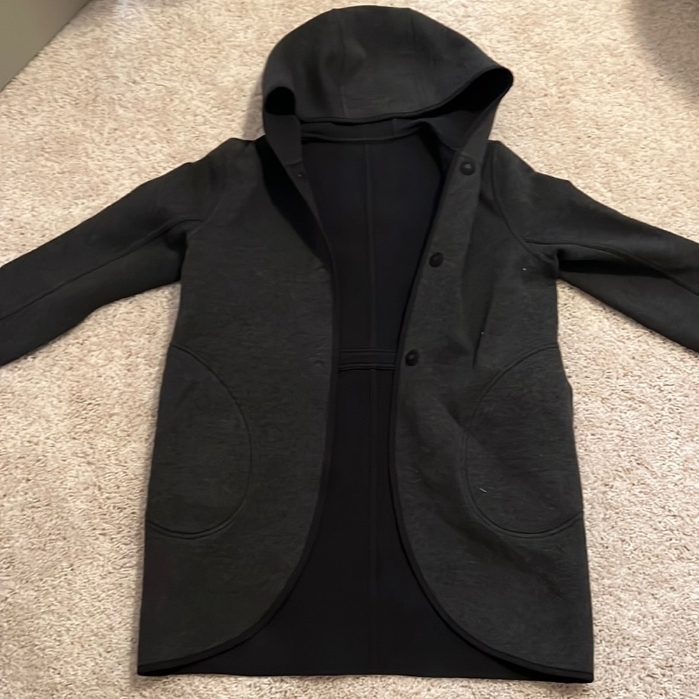 Lululemon jacket size 4